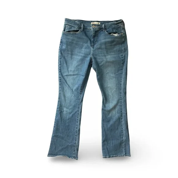 Levis Classic Boot Cut Jeans Women's Size 14 Medium Wash Blue Mid-Rise Stretch - Picture 1 of 9